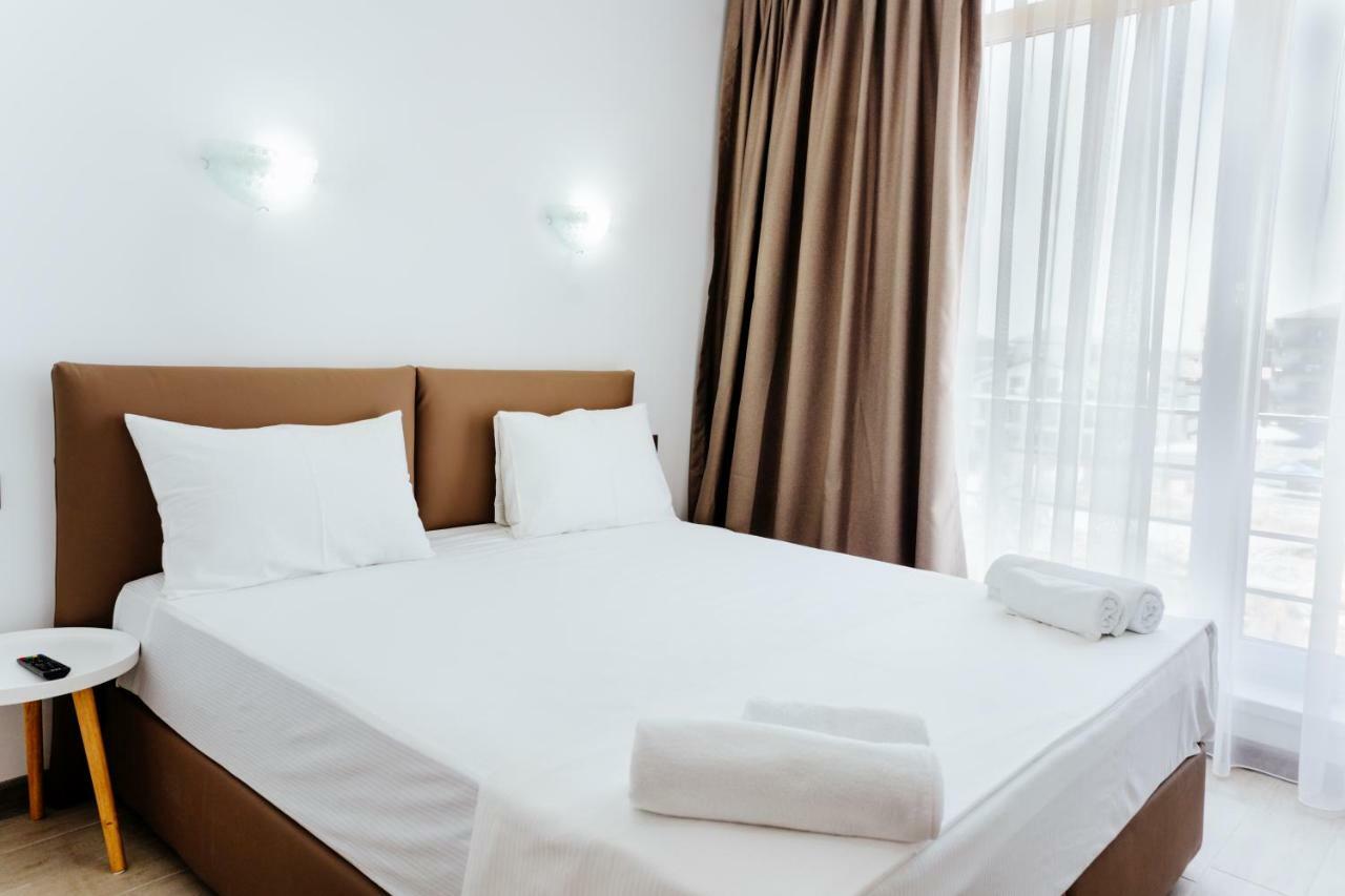 Alezzi Beach Resort นาโวดาริ ภายนอก รูปภาพ