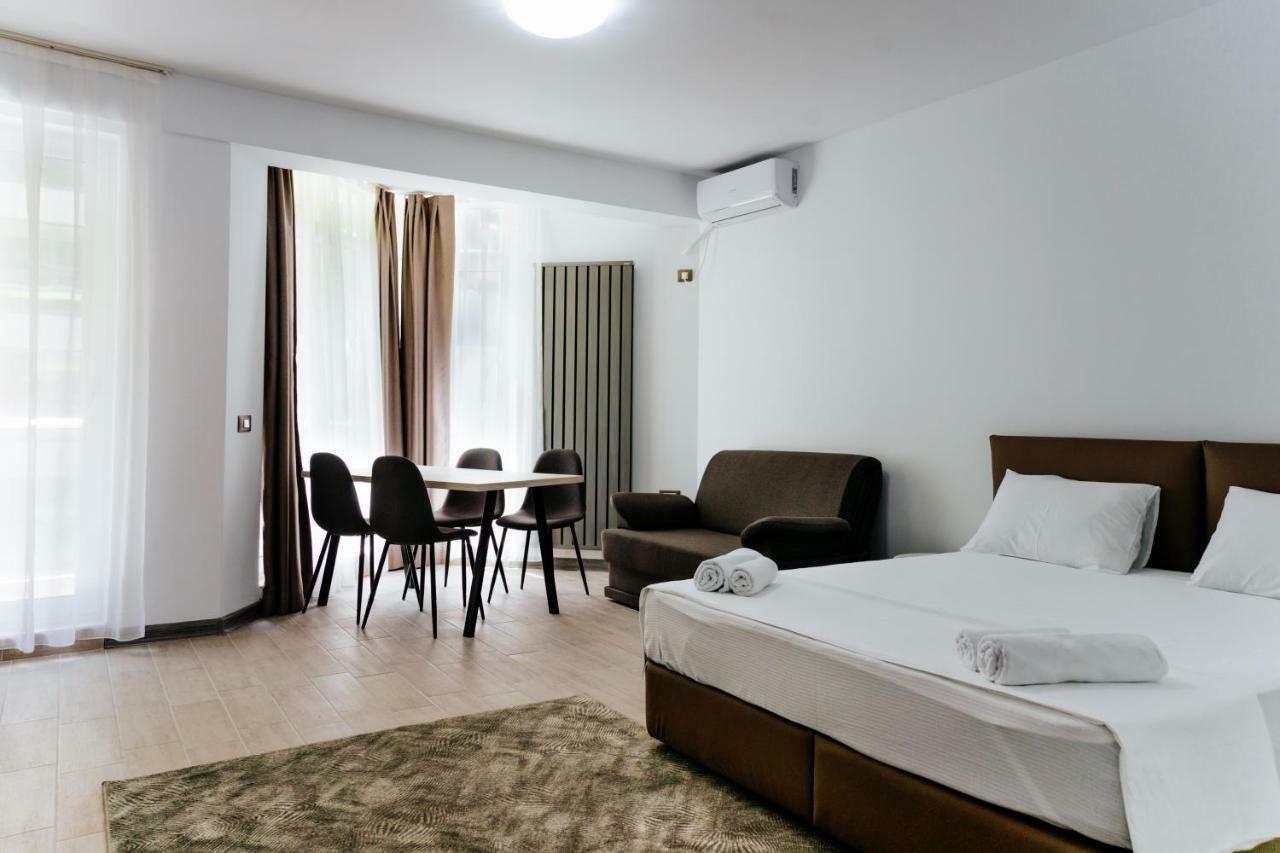 Alezzi Beach Resort นาโวดาริ ภายนอก รูปภาพ