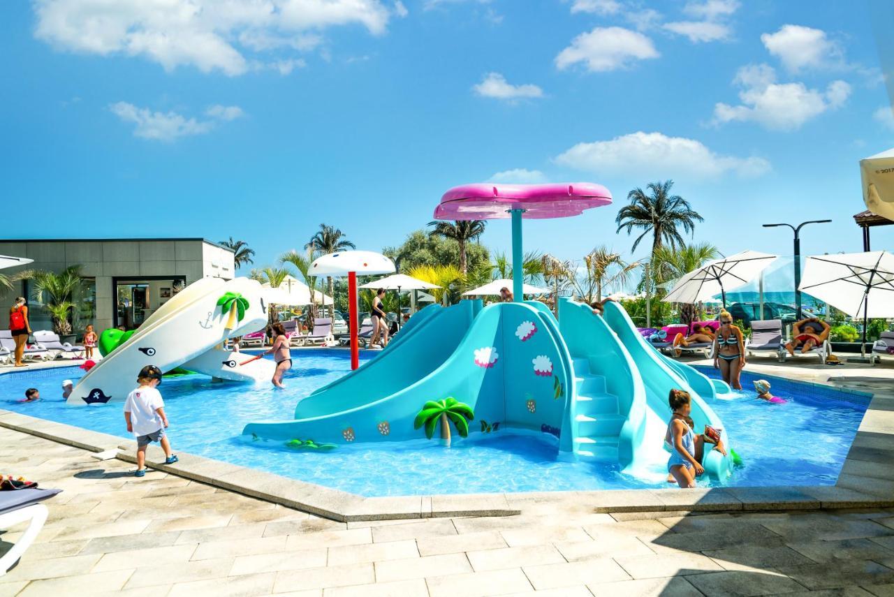 Alezzi Beach Resort นาโวดาริ ภายนอก รูปภาพ