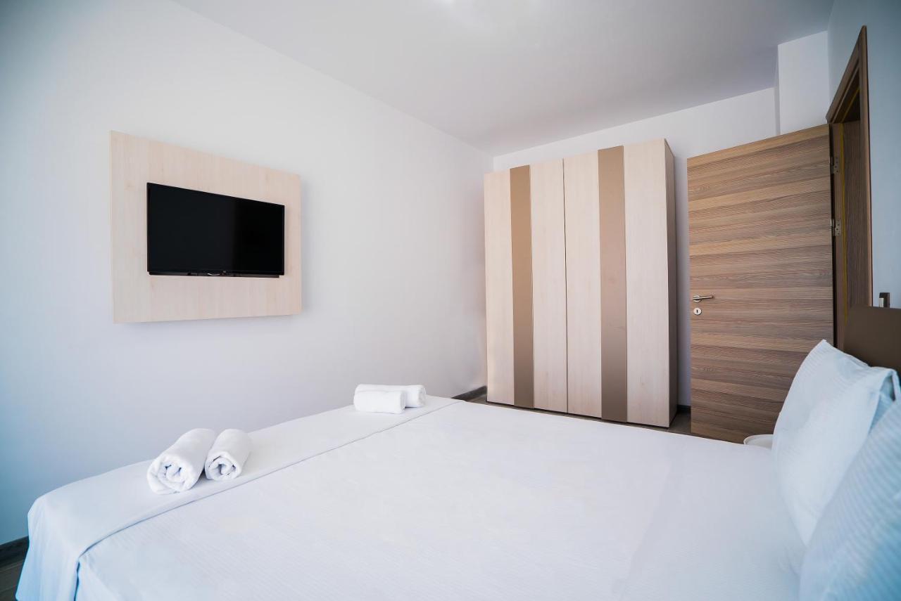 Alezzi Beach Resort นาโวดาริ ภายนอก รูปภาพ