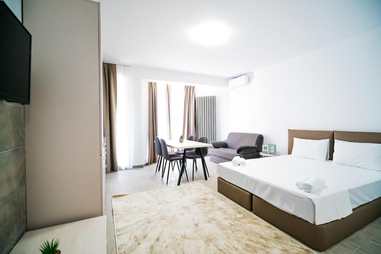 Alezzi Beach Resort นาโวดาริ ภายนอก รูปภาพ